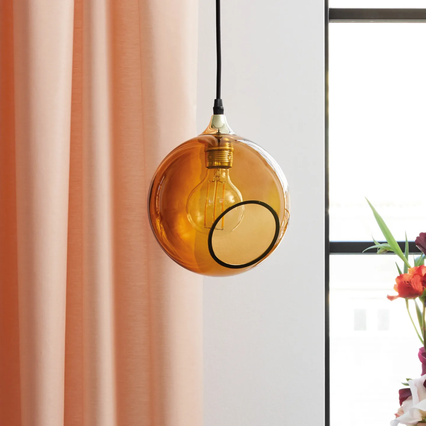 Ballroom pendellampe Amber m/guldfod - DESIGN BY US - Stue - Glas - Med én lyskilde