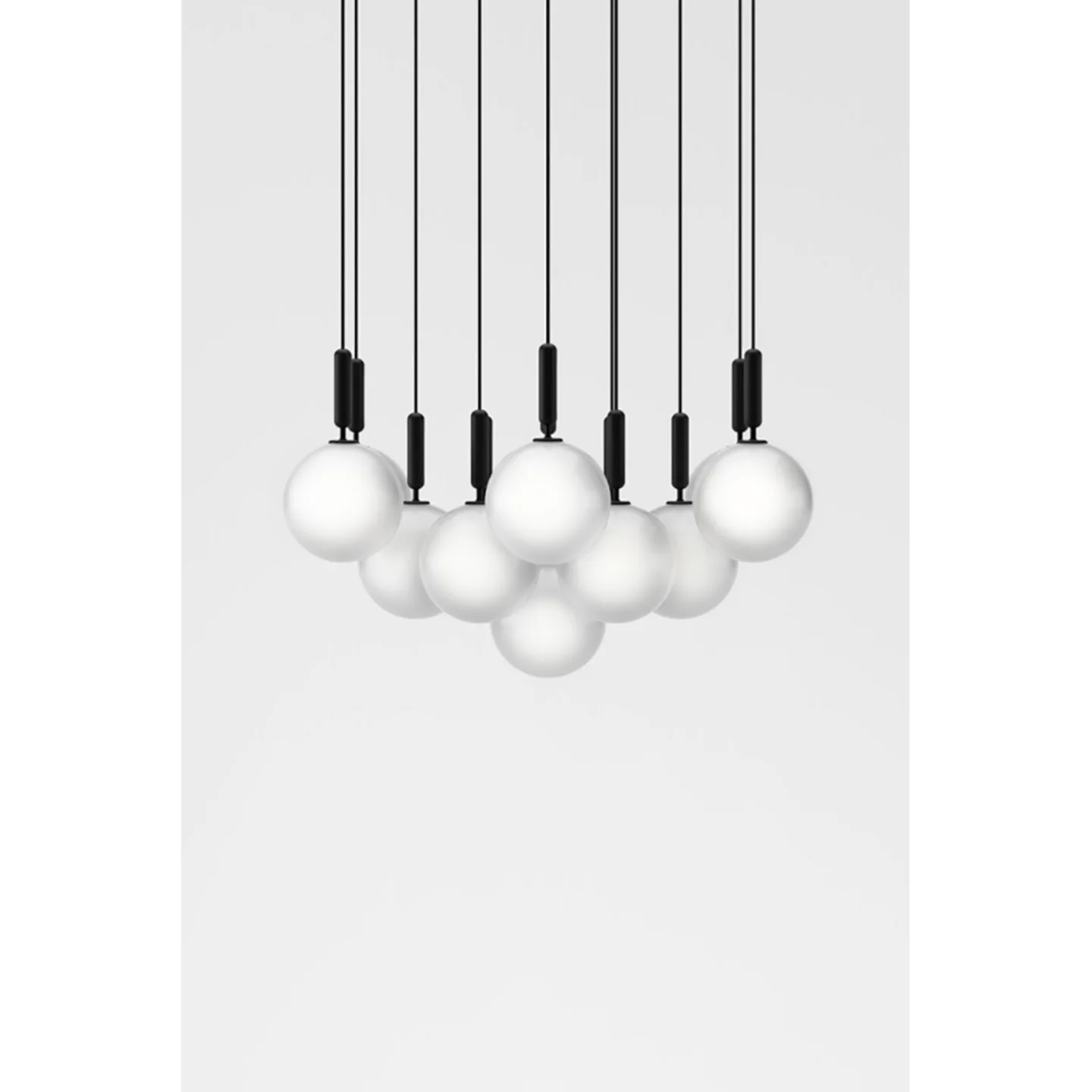 Miira 13 Kronleuchter, grau/opal, Ø 98cm, 13-flg. - Nuura Nuura Aps - Esszimmer - Skandinavisch - Metall - Mehrflammig