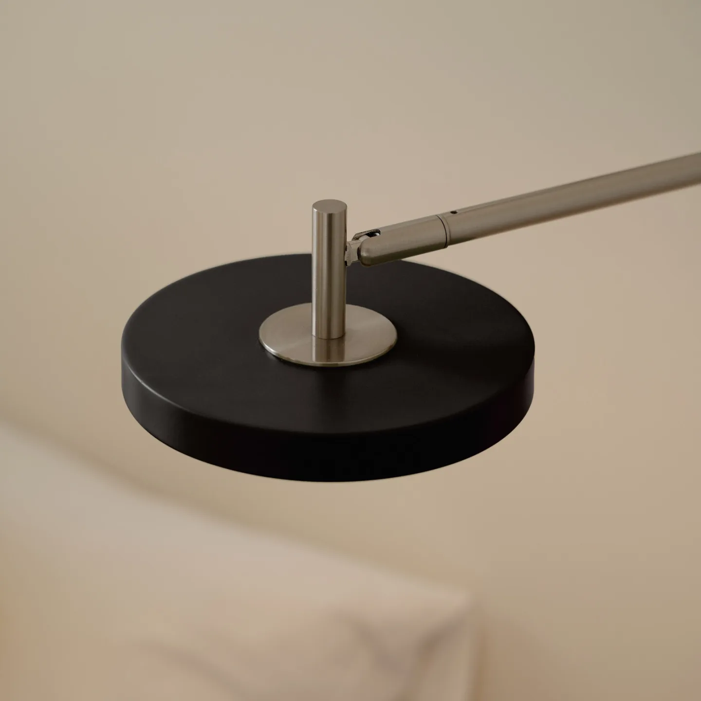 Asteria Long LED-Wandlampe, schwarz, Stahl, Hardwire - UMAGE - Wohnzimmer - Design - Metall - Einflammig
