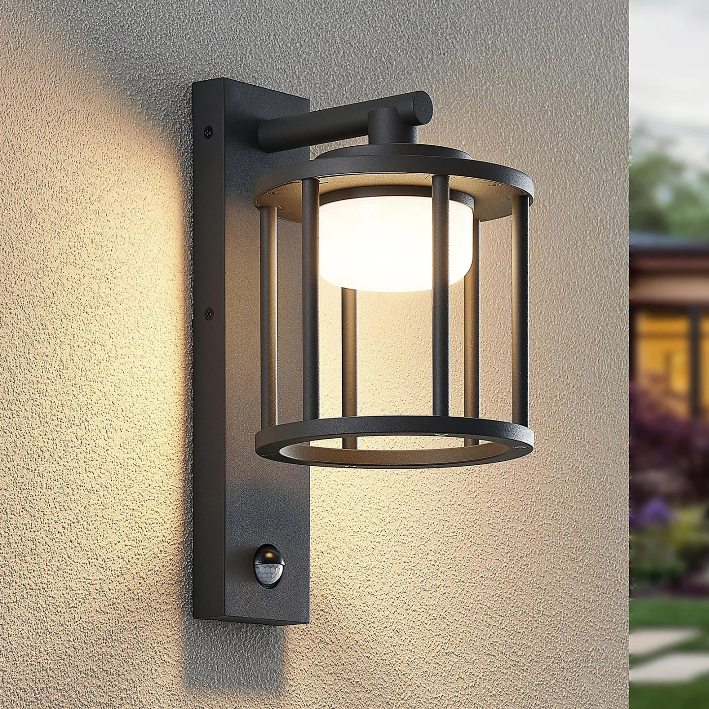 Berenike Udendørs Væglampe w/Sensor Dark Grey - Lucande - Altan - Moderne - Aluminium - Med én lyskilde