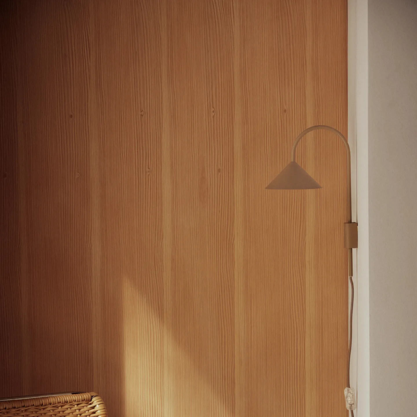 Grasp Wandleuchte, sandgrau, 40 cm, Stecker - Frandsen - Flurbereich - Design - Metall - Einflammig