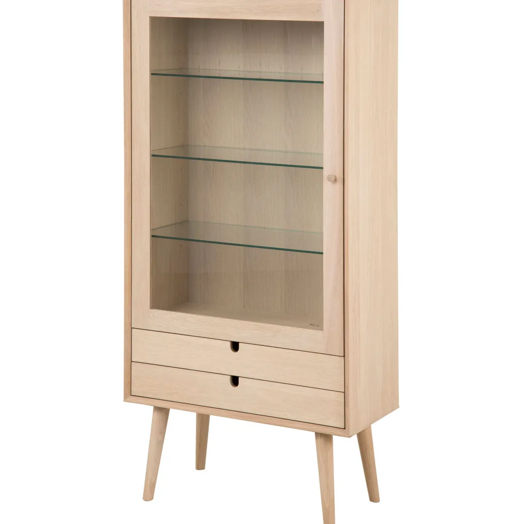 Canes Vitrine mit 1 Tür und 2 Schubladen aus Eiche Furnier und massiv Eiche, weiß gelaugt.