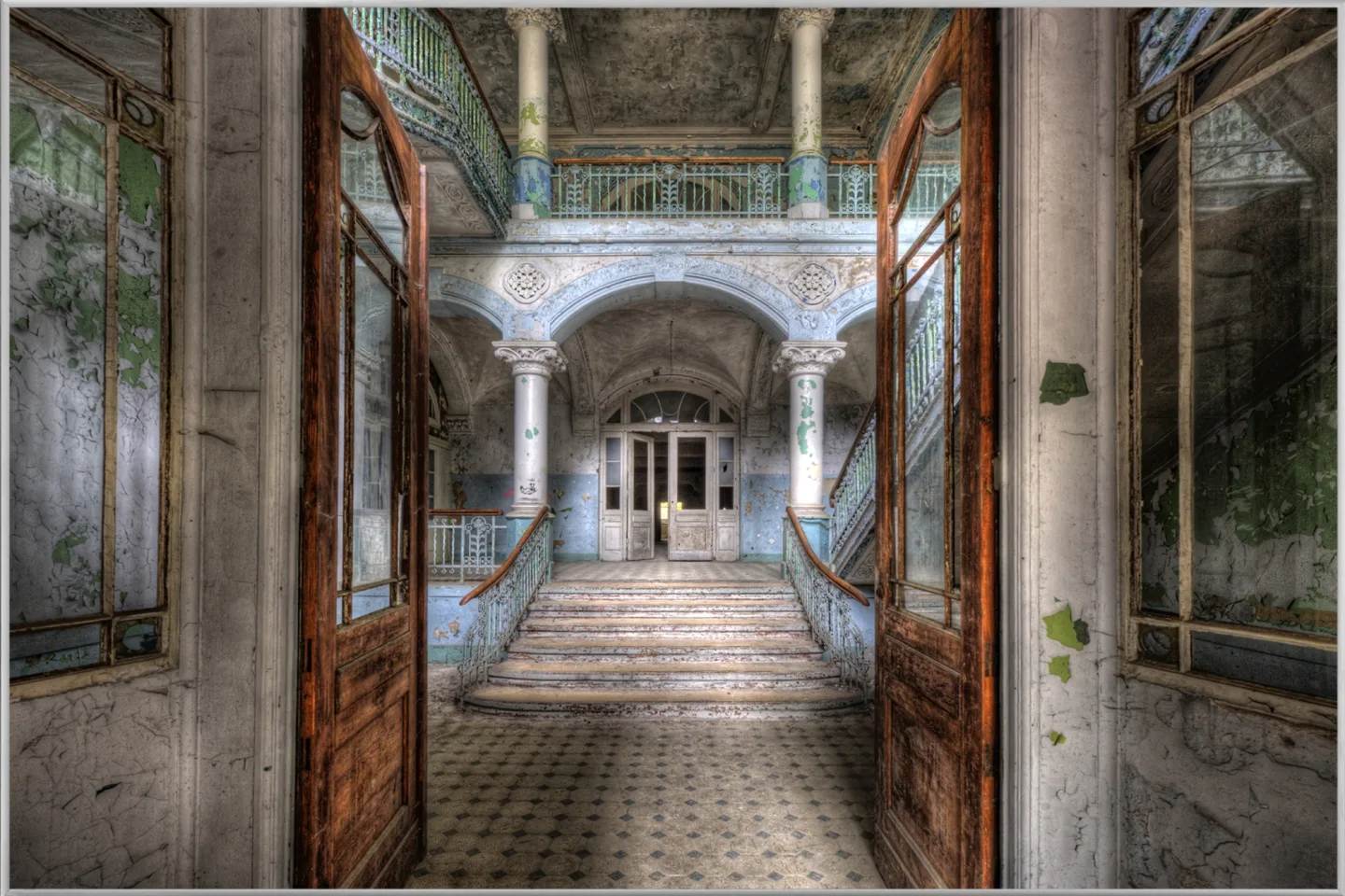 image LAND Bild mit Rahmen Lost Place Treppe 2 | Schubiger Möbel