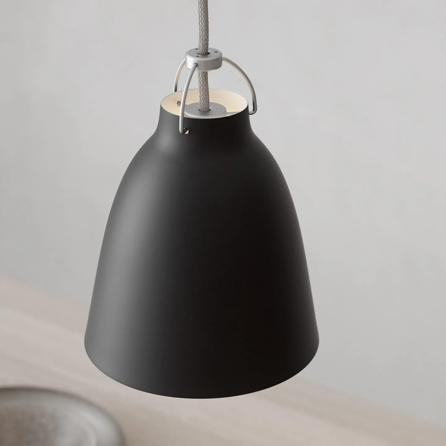 Caravaggio™ P1 Pendelleuchte Matt Schwarz - Fritz Hansen Caravaggio P1 - Wohnzimmer - Design - Metall - Einflammig