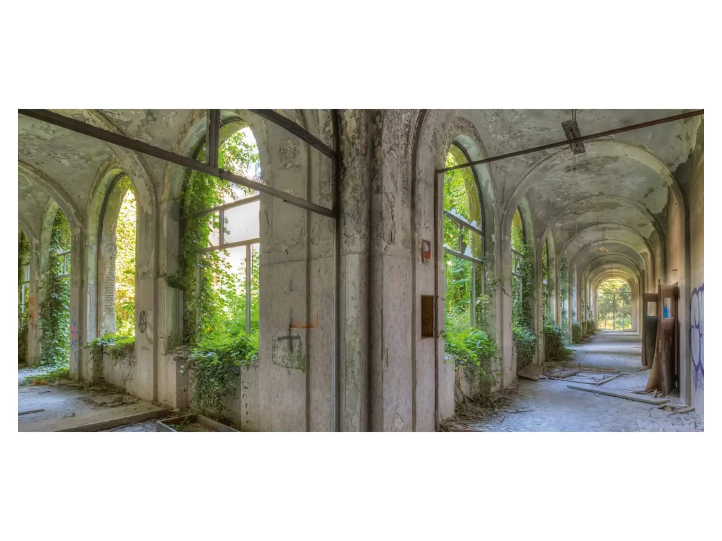 image LAND Digitaldruck auf Acrylglas Lost Place Geteilter Flur | Schubiger Möbel