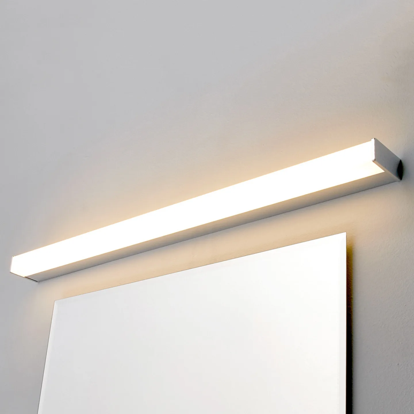 Lindby LED-Wandlampe Philippa, eckig, 89 cm, chrom, IP44 - Badezimmer - Modern - Metall