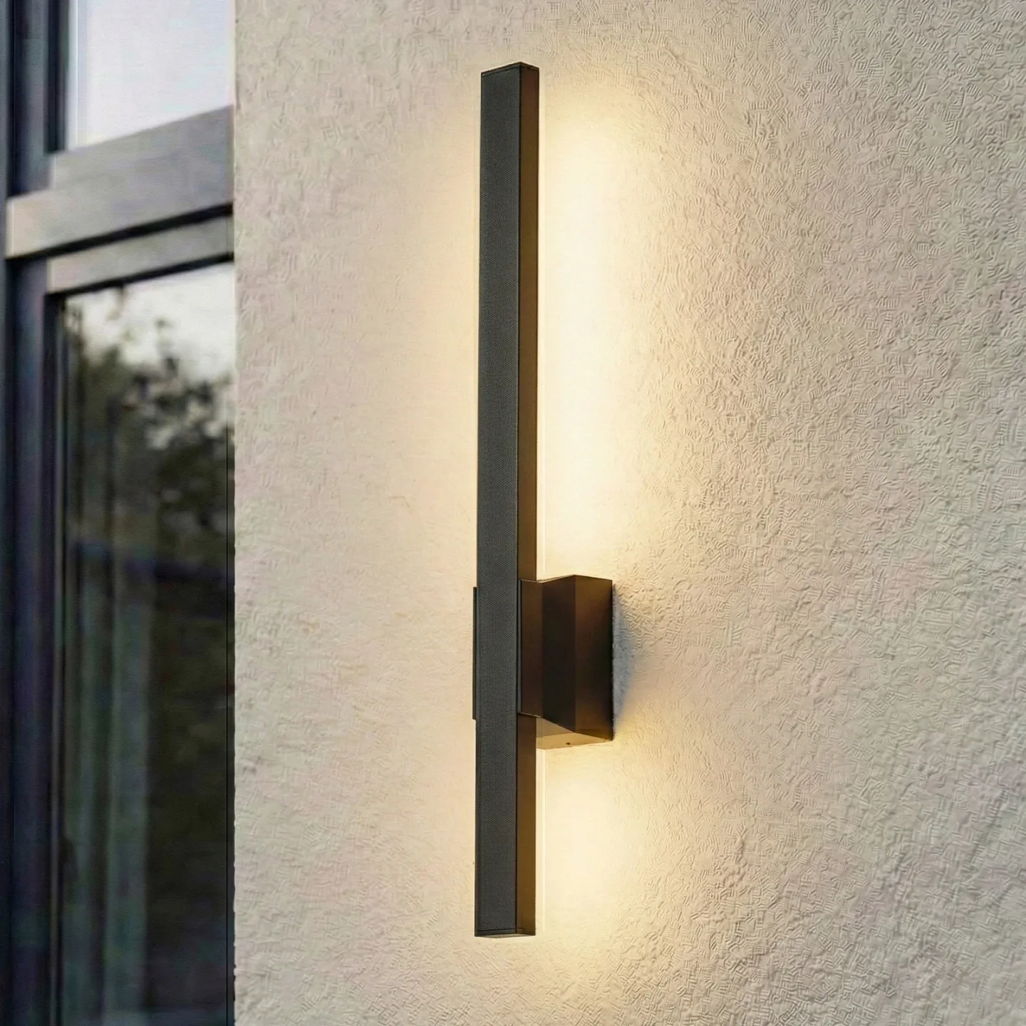 Sakari LED-utomhusvägglampa, svart, aluminium, höjd 50 cm – Lindby - Terrass - Modern - Med en ljuskälla