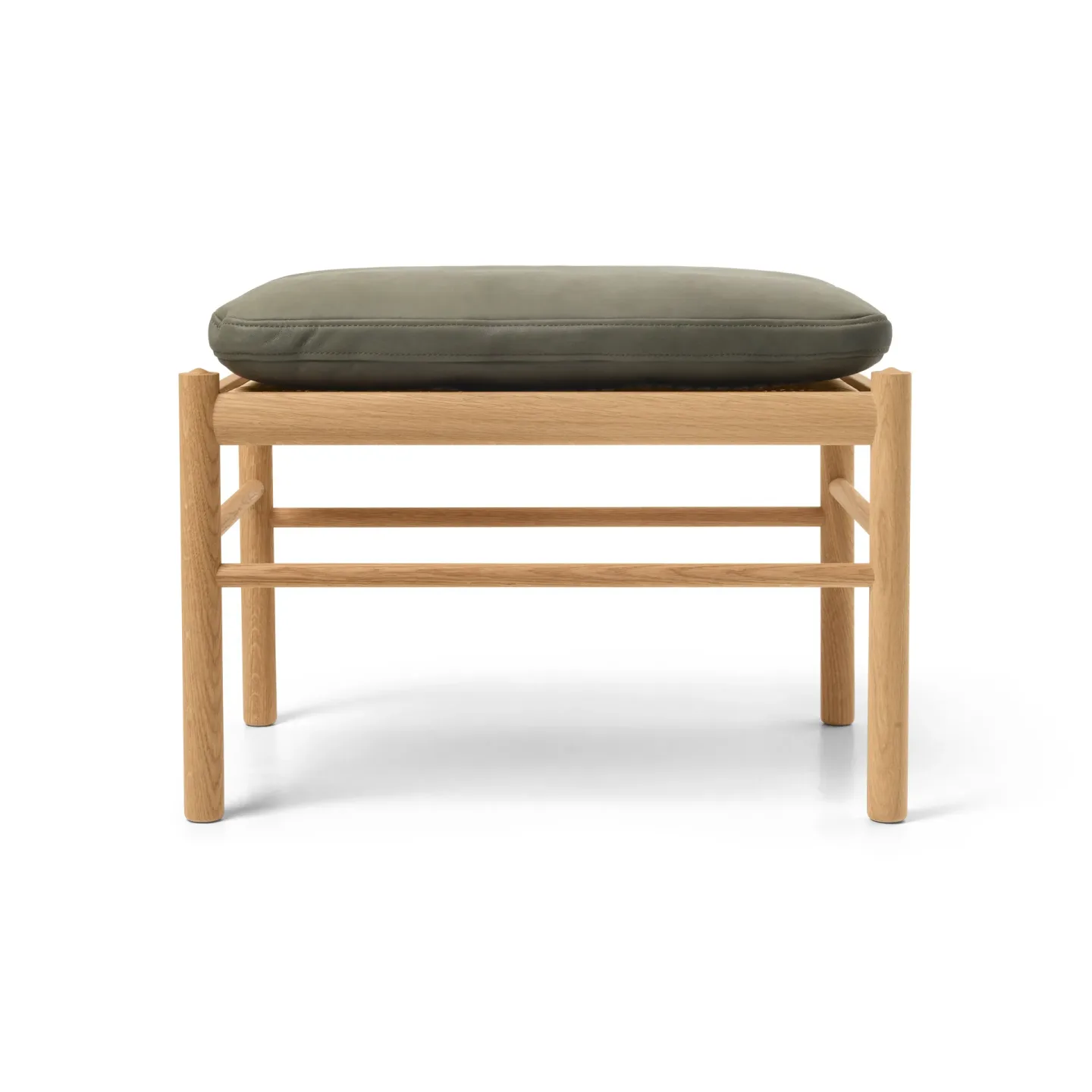 Carl Hansen & Søn OW149F Colonial fotpall Terra 20368-oljad ek