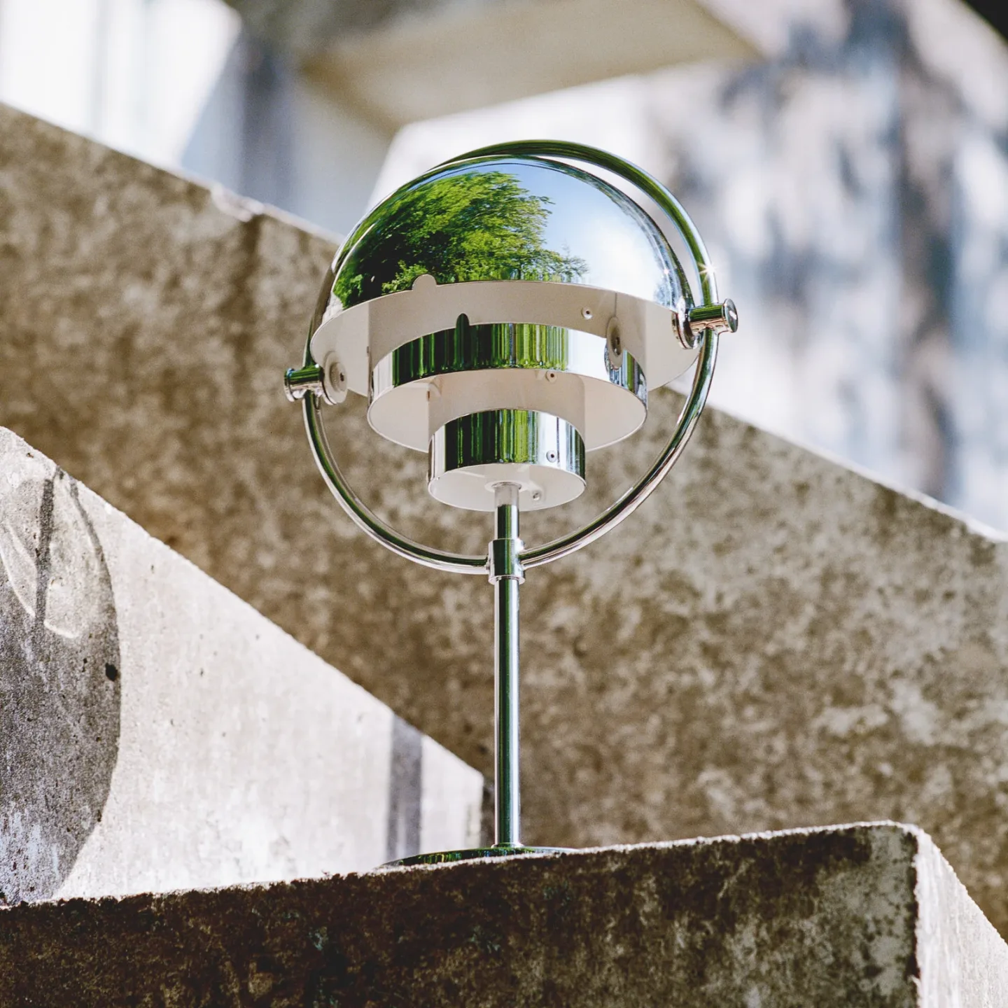Multi-Lite Portable bordslampa, krom/krom, 30 cm – Gubi - Vardagsrum - Design - Metall - Med lampskärm