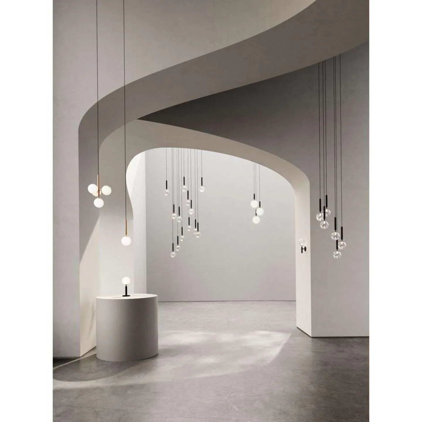 Miira 13 Kronleuchter, grau/klar, Ø 98cm, 13-flg. - Nuura Nuura Aps - Esszimmer - Skandinavisch - Metall - Mehrflammig
