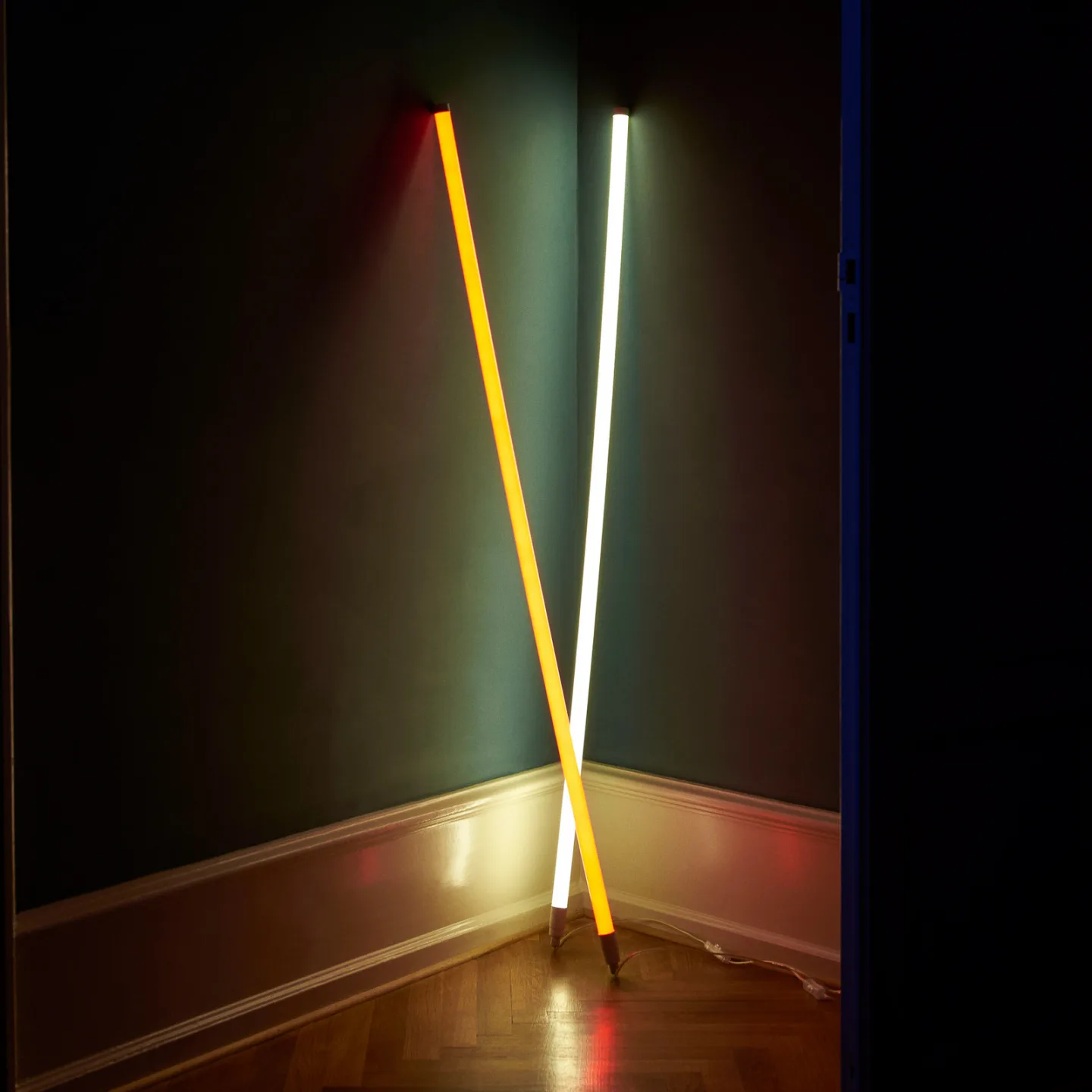 Neon Tube LED-rørpære, varmhvid, længde 1,5 m, stik - HAY - Stue - Moderne - Plastik - Lineær