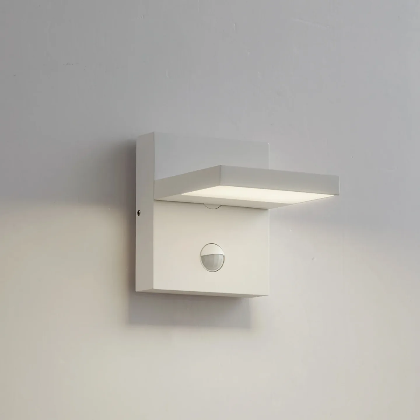 Silvan LED-Außenwandlampe weiß, Sensor, IP54, 16cm - Lucande - Terrasse - Modern - Aluminium - Eckig