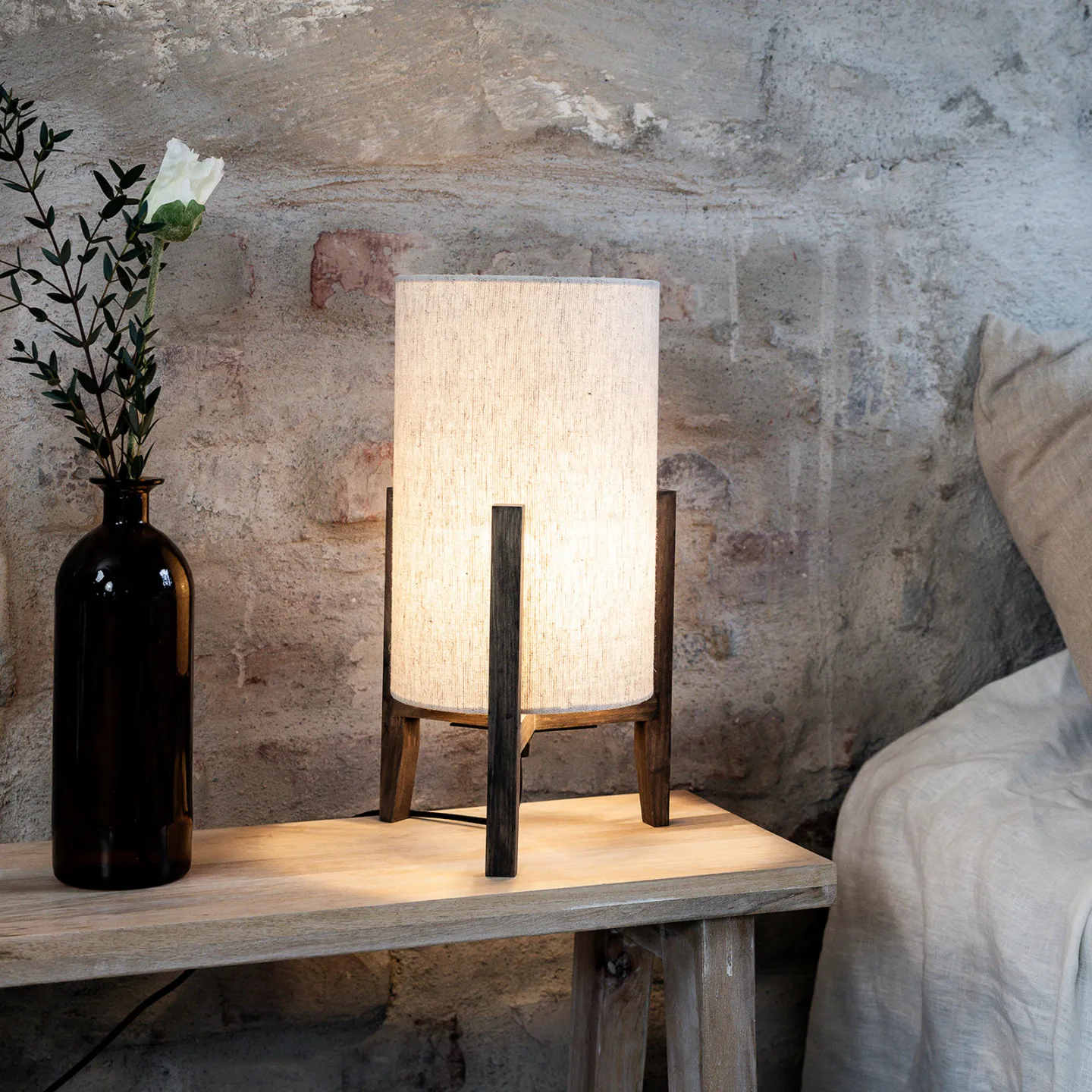 Eruca 1 bordlampe H39 valnød/beige - Markslöjd - Stue - Skandinavisk - Træ - Med skærm