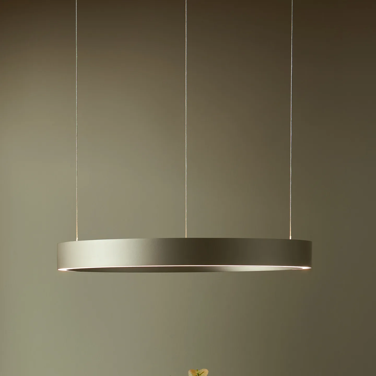 Velora LED-Hängelampe, creme, Ø 60 cm, dim. - LOOM DESIGN - Wohnzimmer - Modern - Aluminium - Einflammig