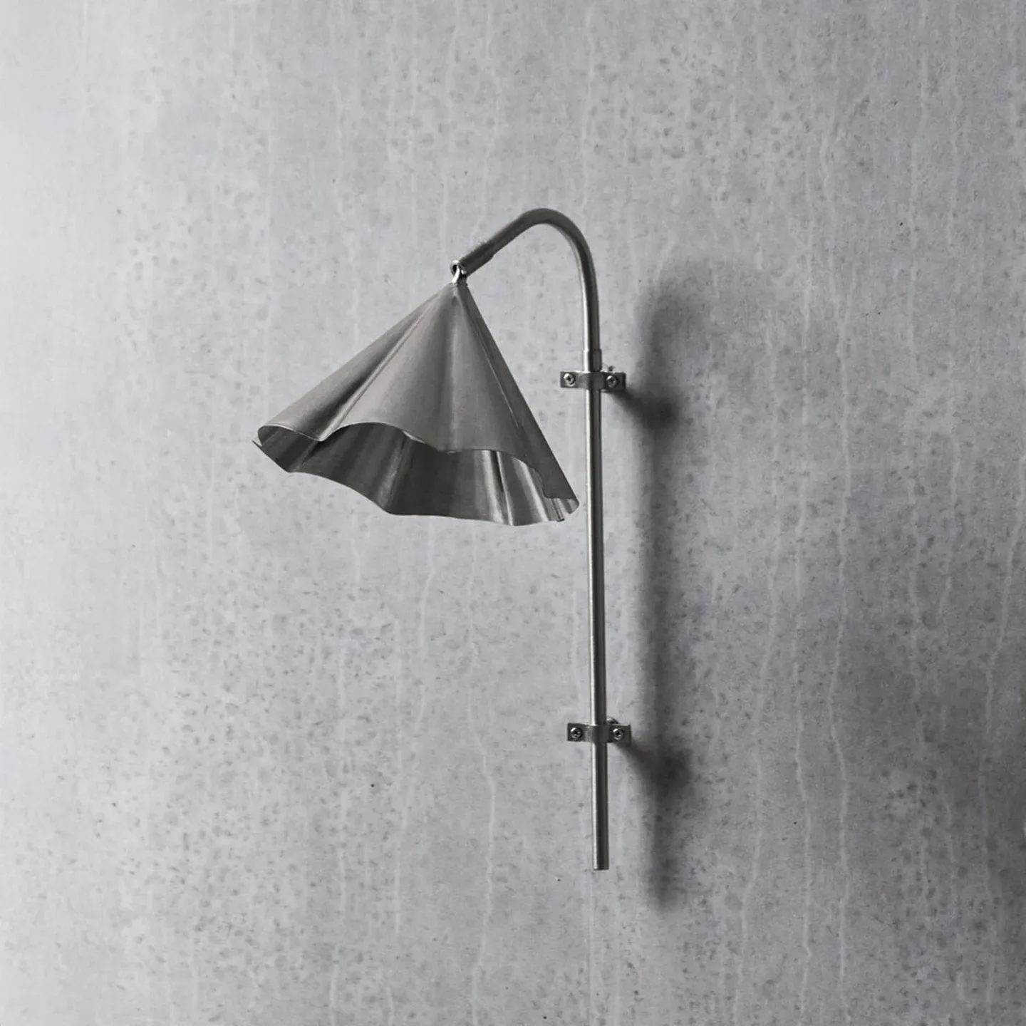Flola væglampe, højde 51 cm, sølv, stik – House Doctor - Entré - Design - Metal - Med én lyskilde