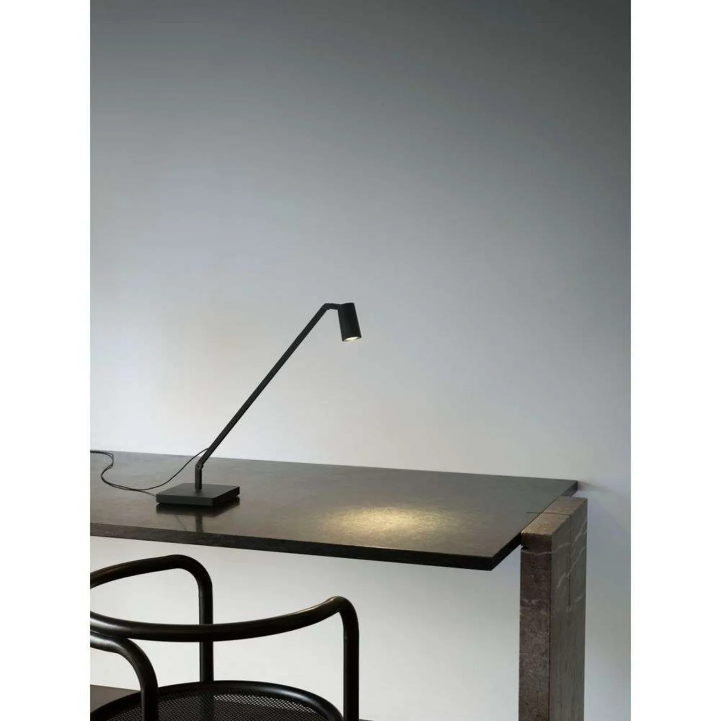 Untitled Mini Spot Tischleuchte 2700K Black - Nemo Lighting - Arbeitszimmer / Büro - Aluminium
