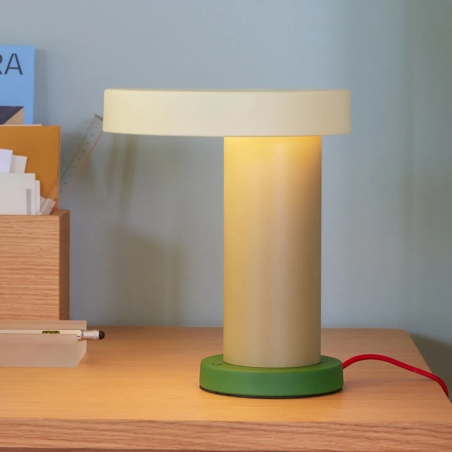 Magic Bordlampe Green/Olive - Hübsch - Stue - Design - Metall - Med en lyskilde