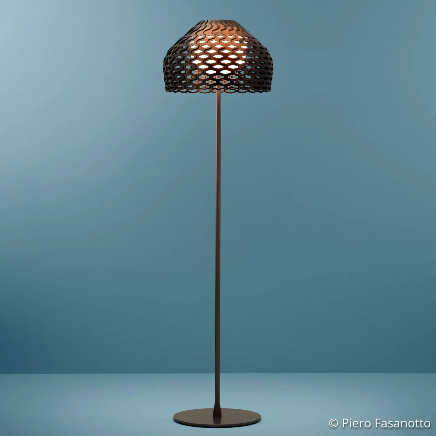 Tatou F Stehleuchte Ochre Grey - Flos - Wohnzimmer - Design - Metall - Mit Schirm