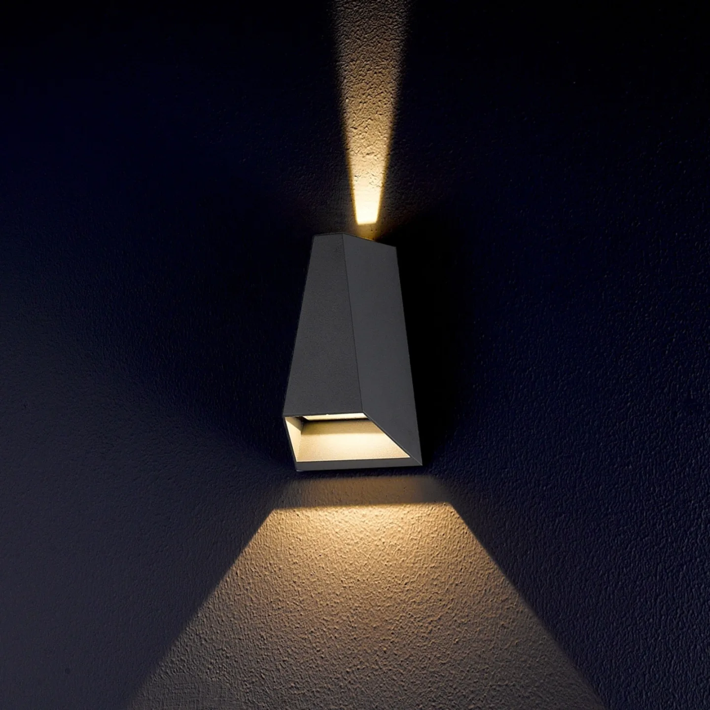 Jendrik Utomhus Vägglampa Graphite - Lucande - Terrass - Modern - Metall - Vinklad