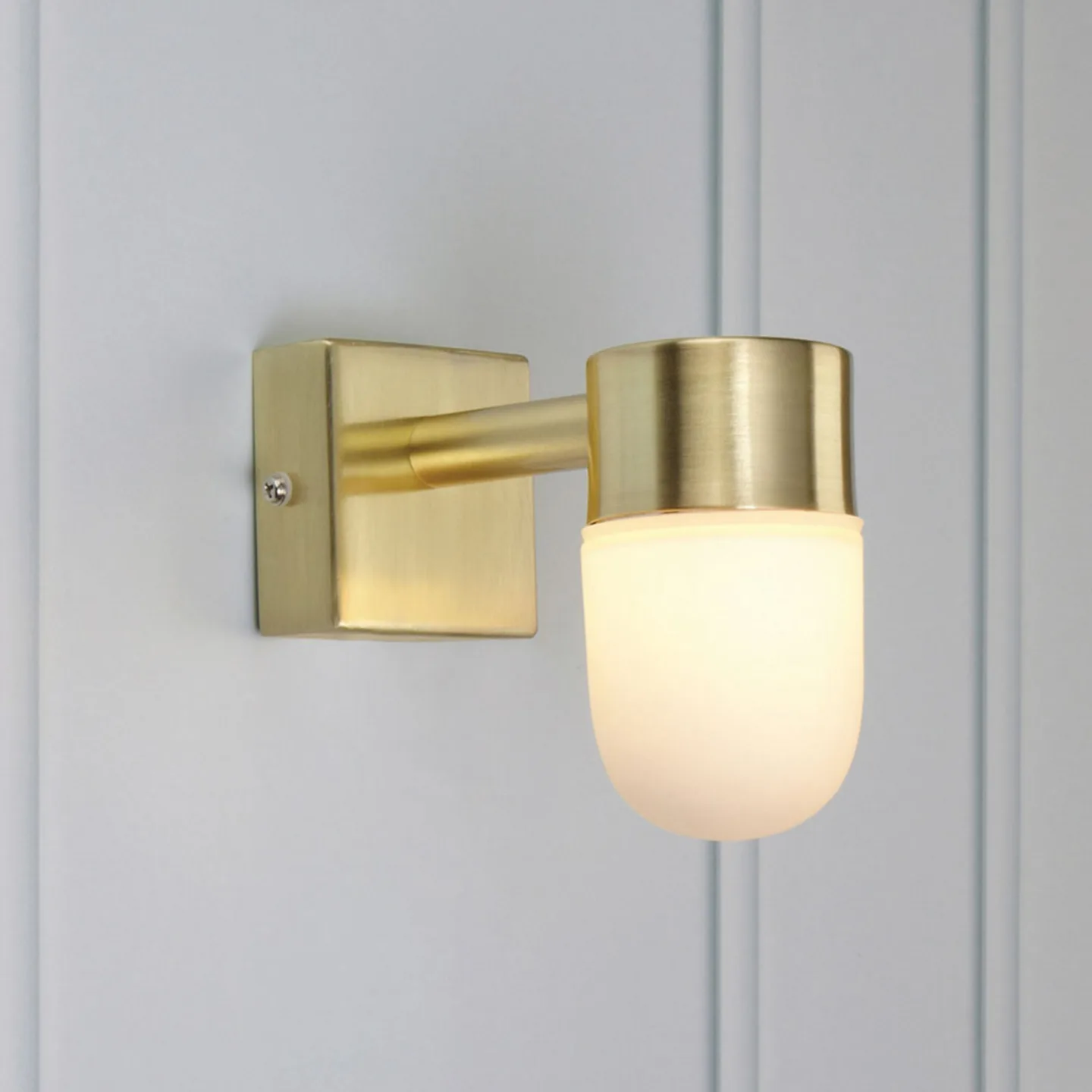 Menton Wandleuchte IP44 Brass/Opal - Markslöjd - Badezimmer - Modern - Metall - Einflammig