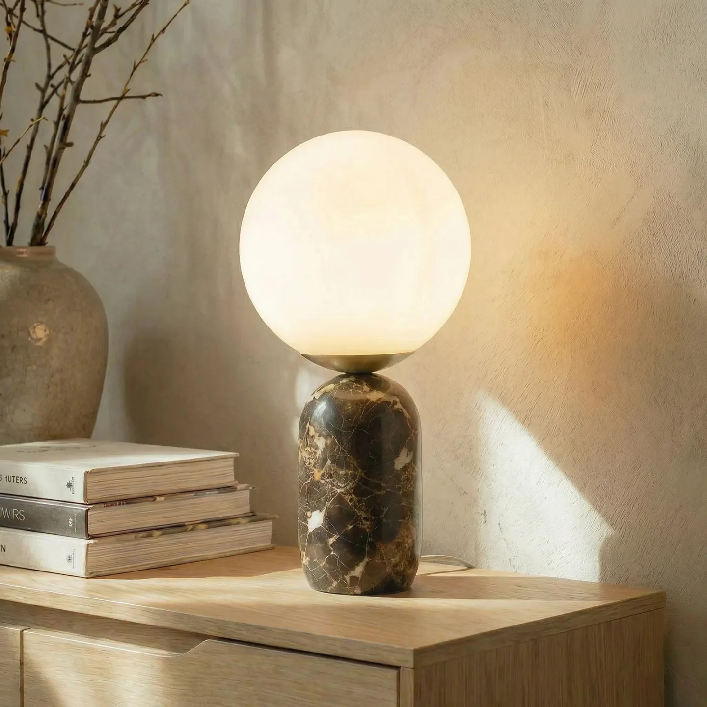 Lennes Tischleuchte, Ø 20 cm, Glas, braun, Marmor - Lindby - Wohnzimmer - Modern - Einflammig