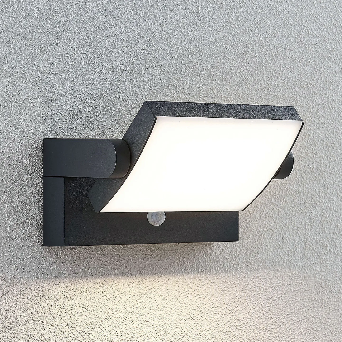 Sherin utomhusvägglampa med sensor, mörkgrå – Lindby - Balkong - Modern - Aluminium - Med flera ljuskällor