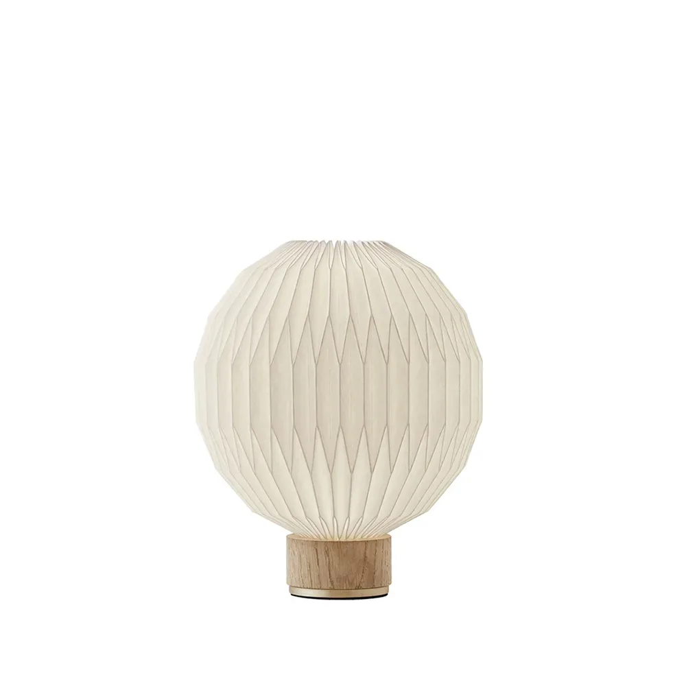 Le Klint 375 bordslampa vit, x-small- pappskärm, lampfot i ek