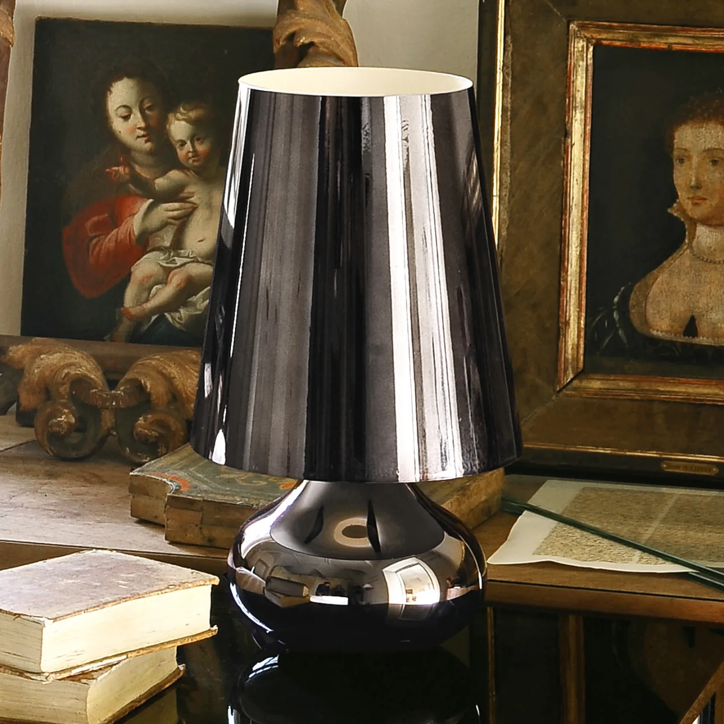 Cindy Tischleuchte Platin - Kartell - Wohnzimmer - Design - Kunststoff - Mit Schirm