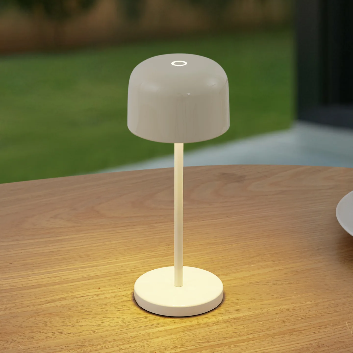 Quill LED-batteridriven bordslampa, CCT, beige, dimbar - Lucande - Terrass - Modern - Aluminium - Med lampskärm