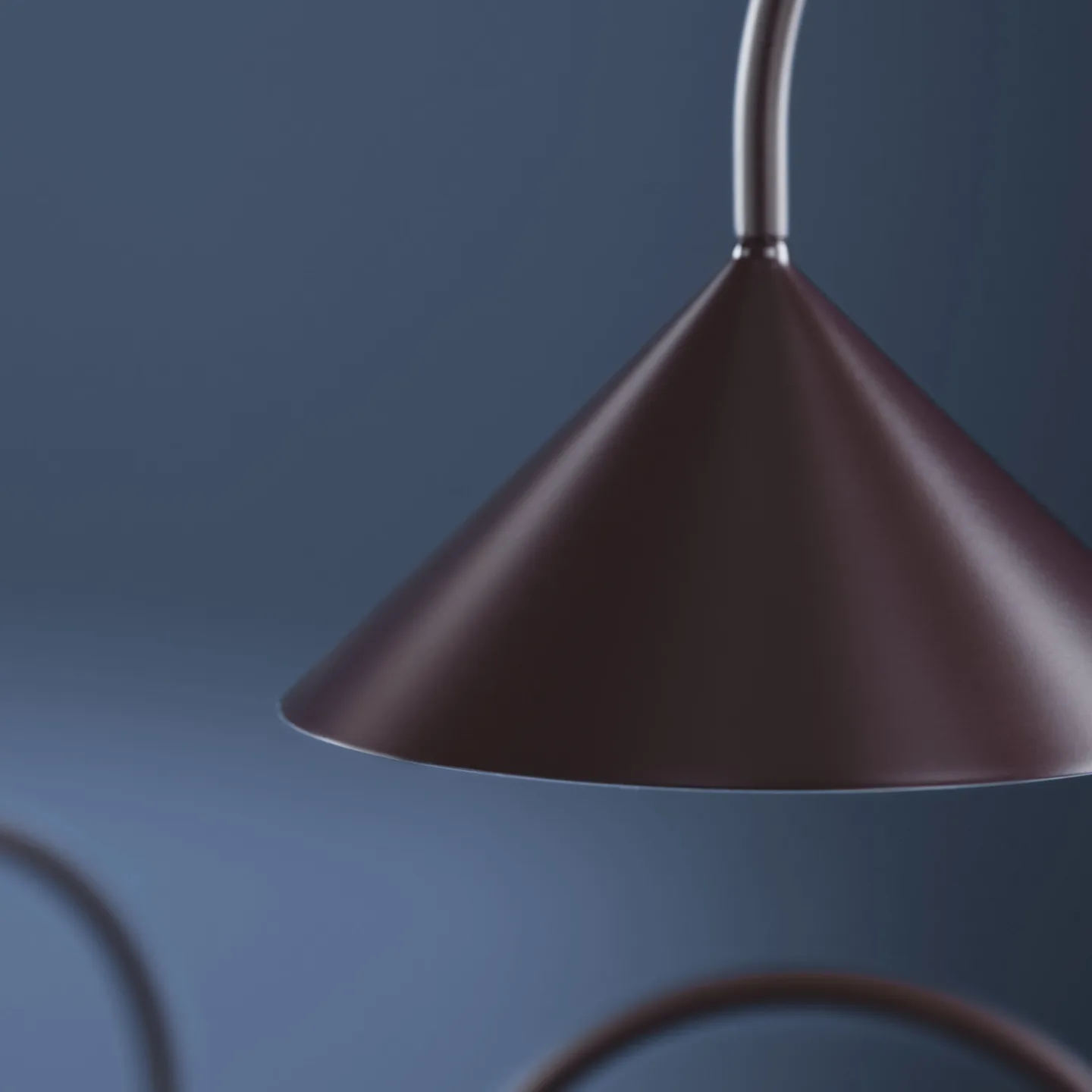 Grasp LED-batteridrevet bordlampe H47 Mørkerød - FRANDSEN - Altan - Design - Metal - Med én lyskilde