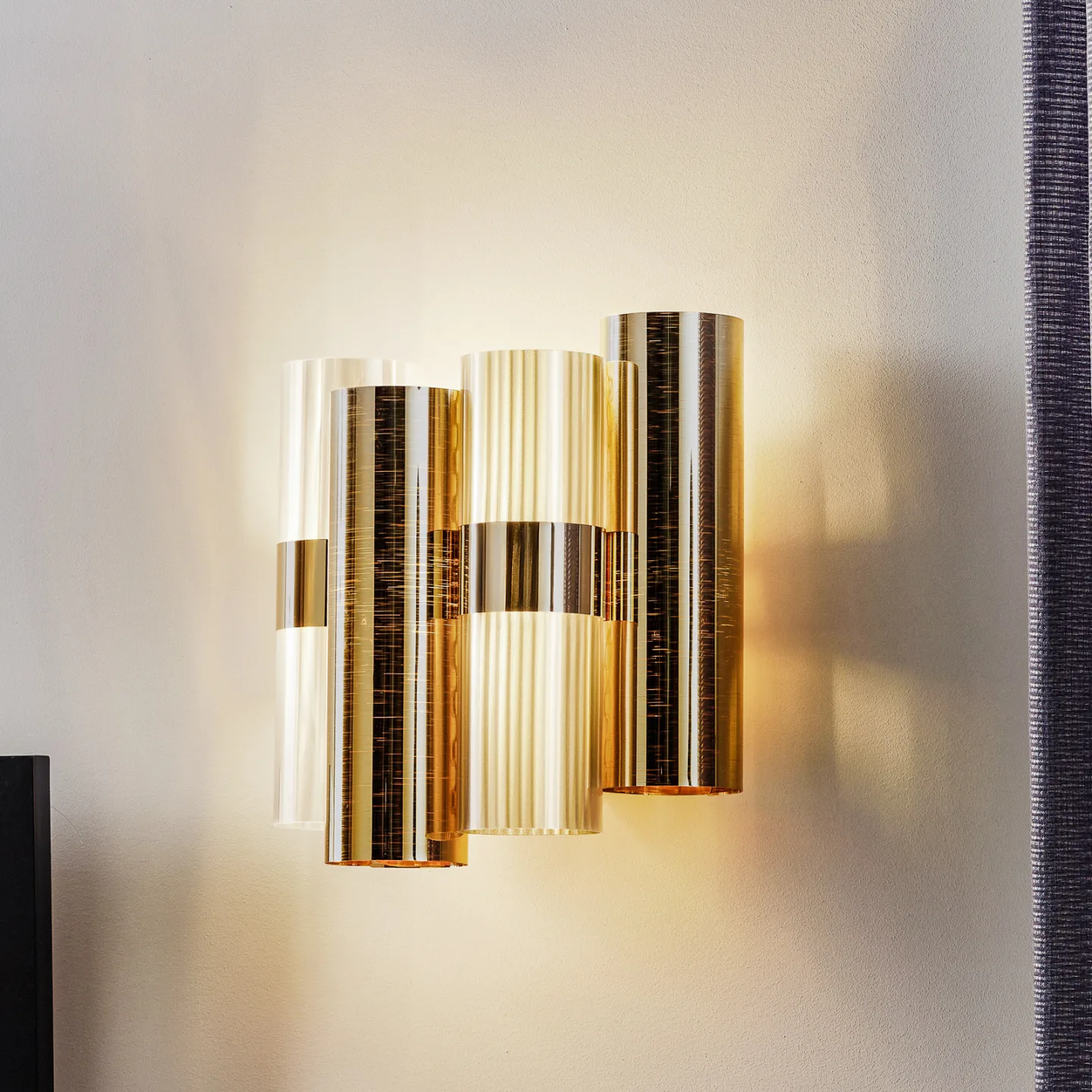 La Lollo vägglampa, guldfärgad - Slamp - Vardagsrum - Design - Plast