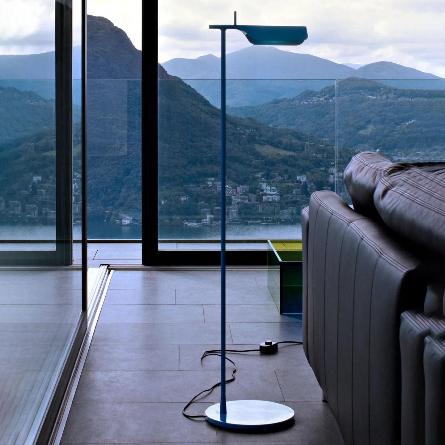 Tab F LED Stehleuchte Mat Blue - Flos - Wohnzimmer - Design - Metall - Einflammig