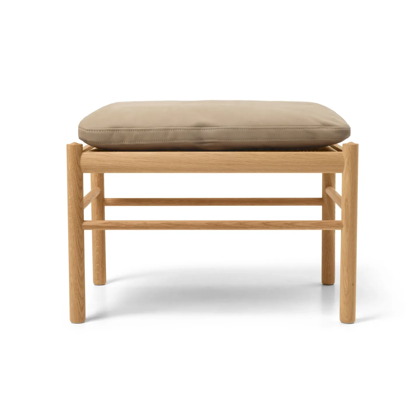 Carl Hansen & Søn OW149F Colonial fotpall Terra 20366-oljad ek