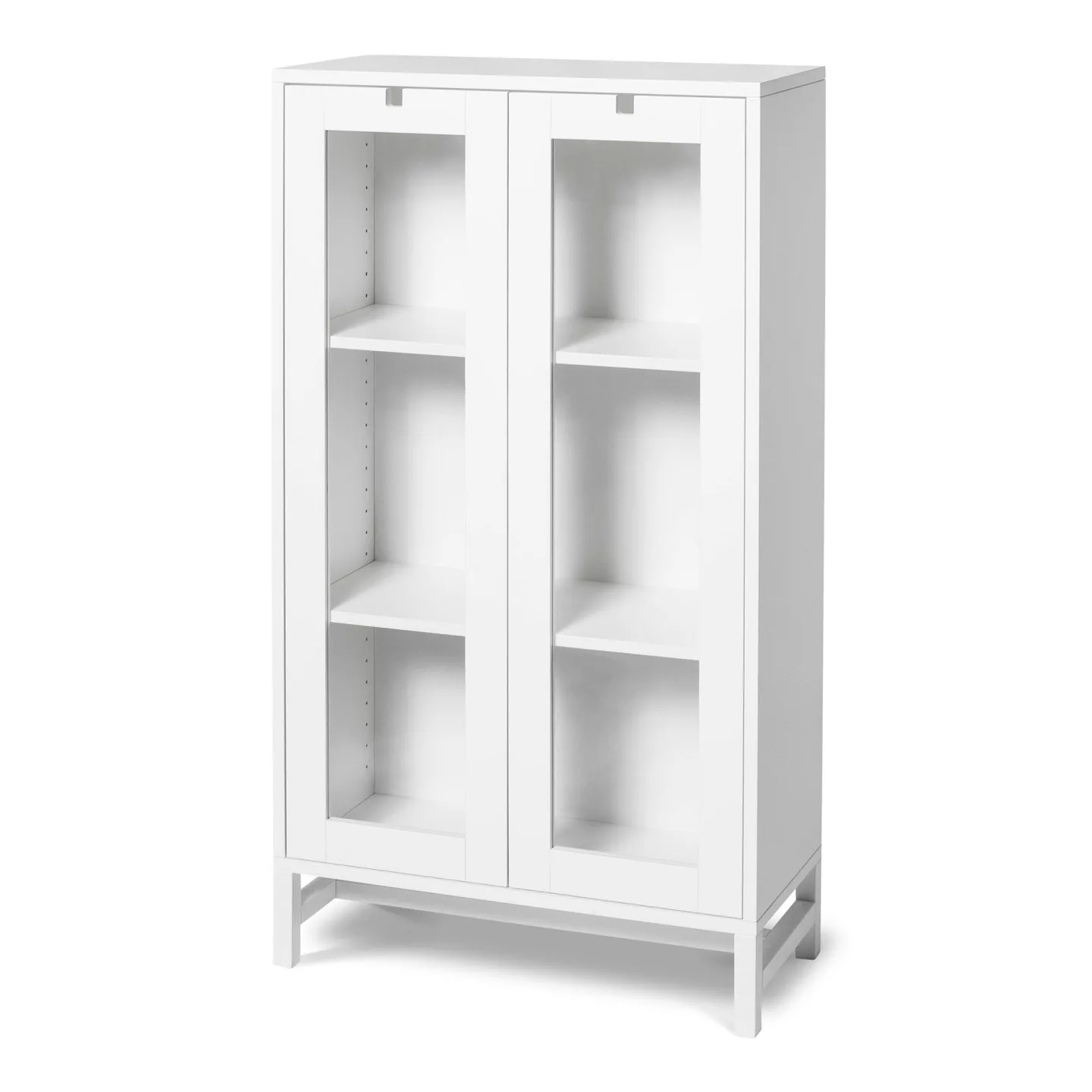 Mavis - Falsterbo Skåp Vitlack 127 cm Med Glasdörrar - Skåp och vitrinskåp - Martina Elgemark - Träfärgad,Vit - Glas/Trä
