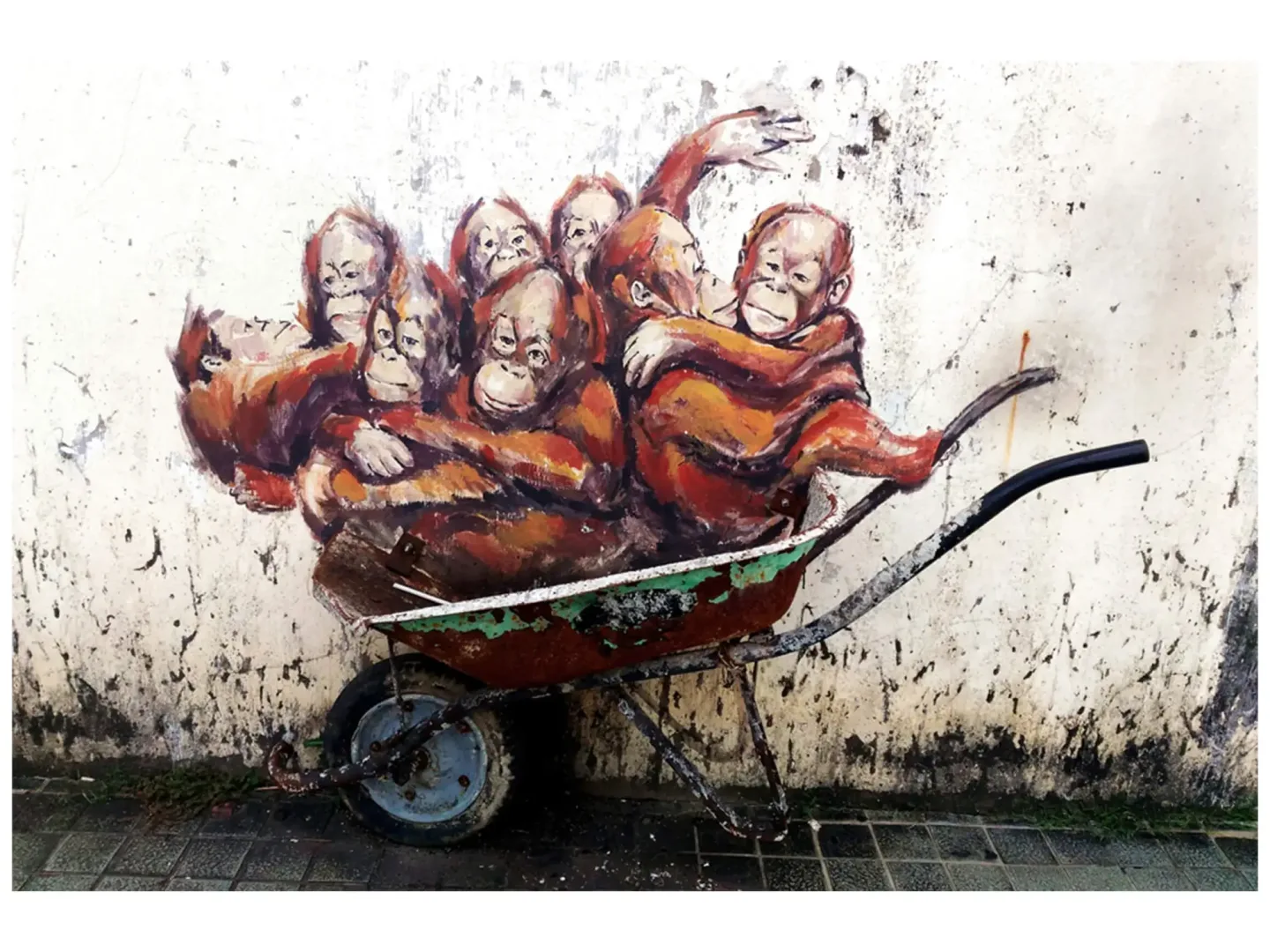 image LAND Digitaldruck auf Glas Street Art mit Orang-Utans | Schubiger Möbel