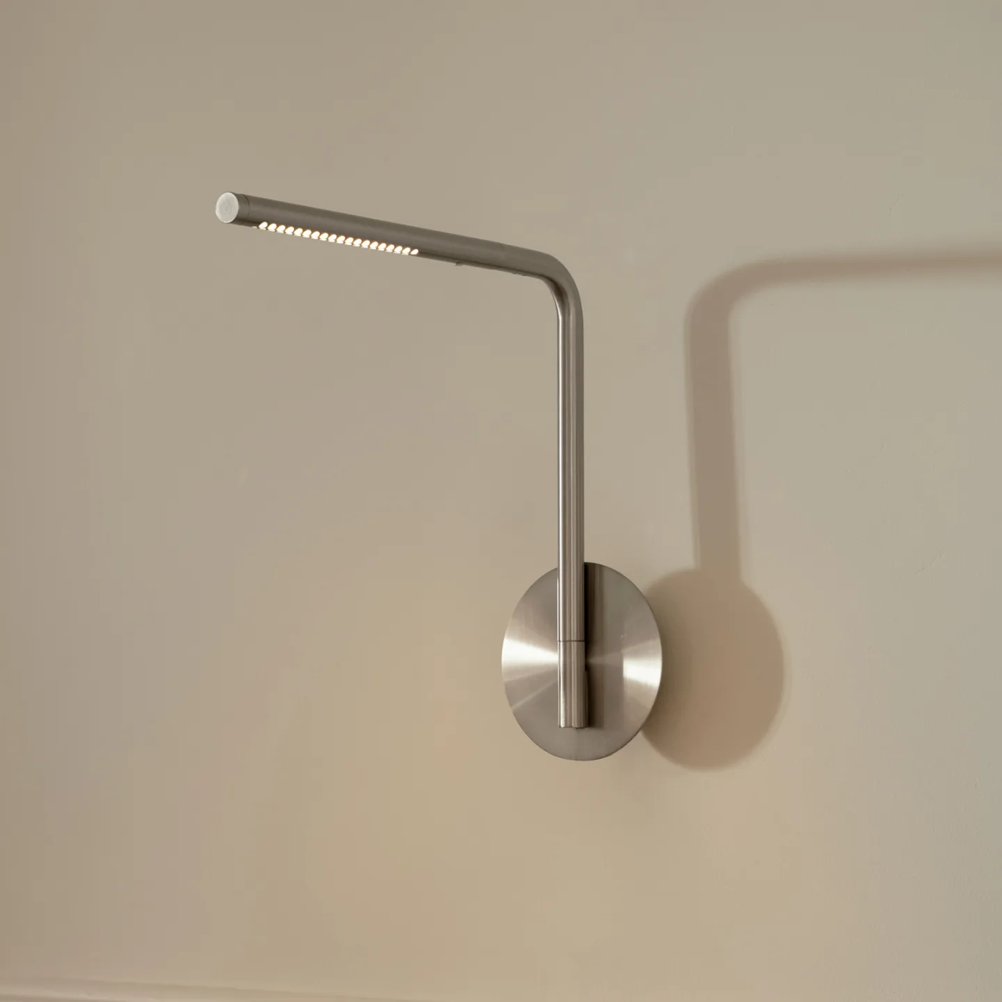 Umage Omni Pivot vägglampa Steel