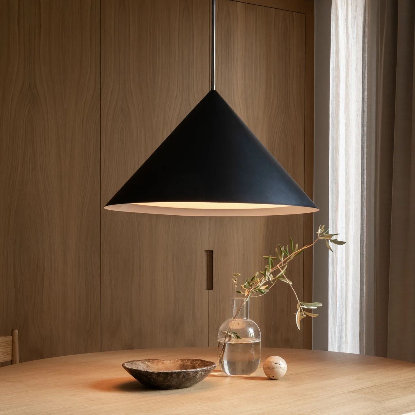 Watt & Veke Kuro pendel Black, Ø65x36 cm