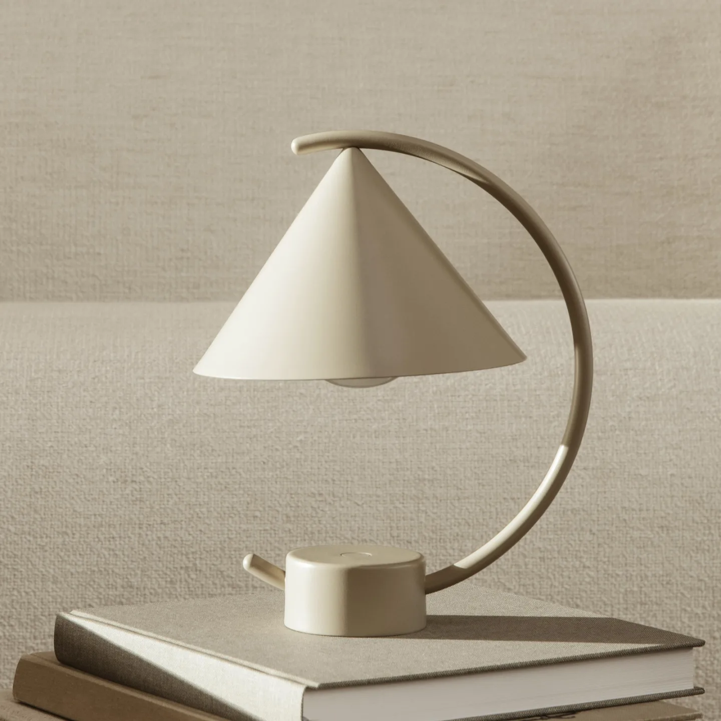 Meridian Portable Bordlampe Cashmere - Ferm Living - Stue - Design - Metal - Med én lyskilde