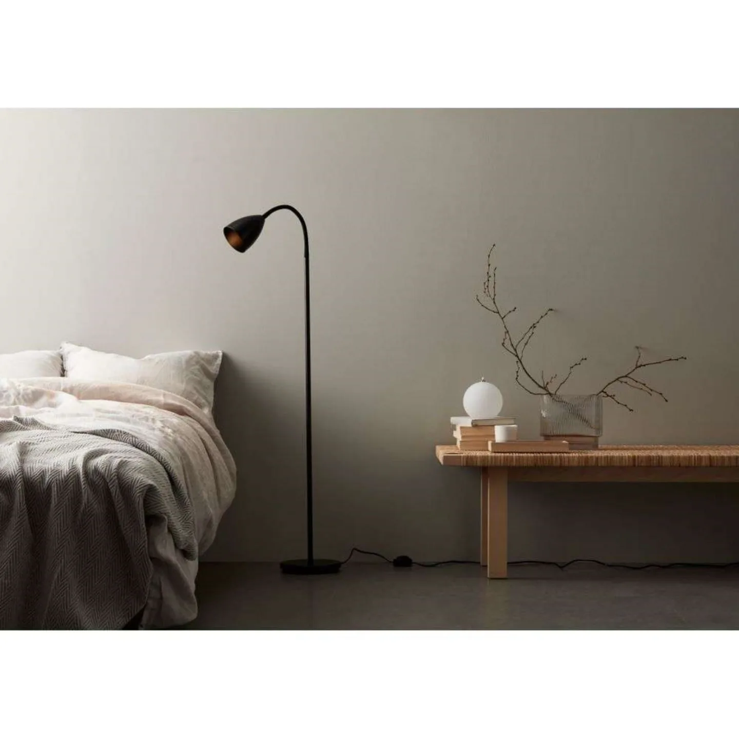 Trotsig Stehleuchte Matt Black - Belid - Wohnzimmer - Metall