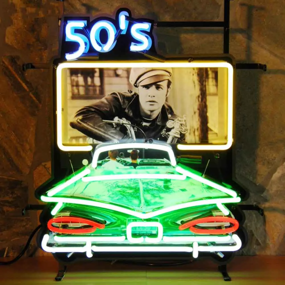 Neonskylt 50's Drive in med bakgrund