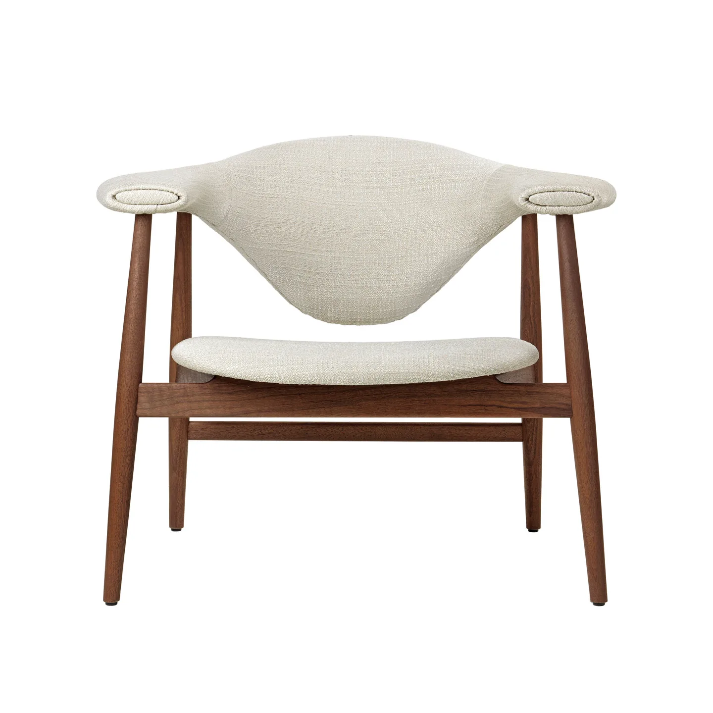 Gubi - Masculo Lounge Chair - Fully Upholstered, Wood base, PG. B Plain Enzo Degli Angiuoni 0026 - Matstolar - GamFratesi - Beige,Träfärgad - Textilmaterial