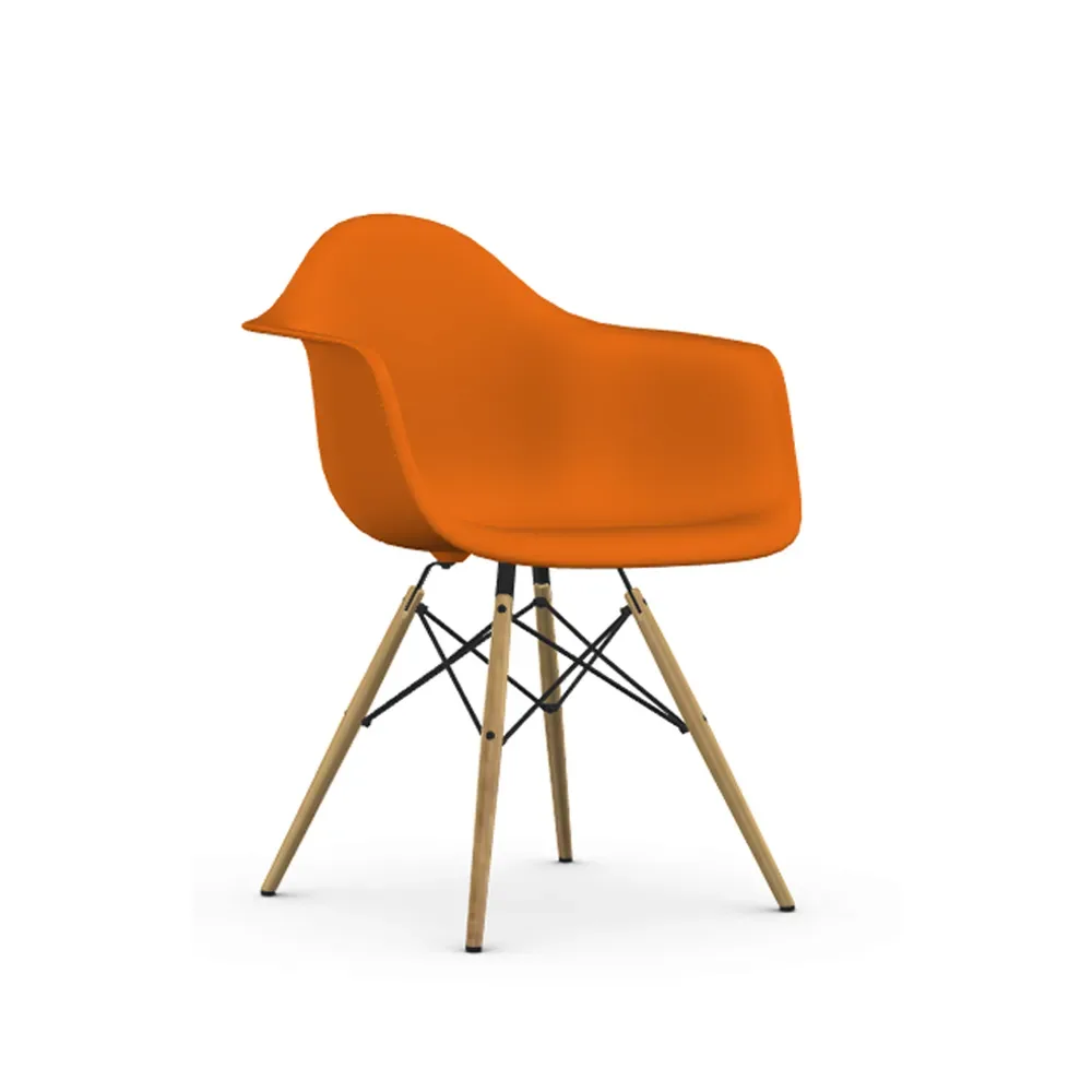 Vitra Eames Plastic Armchair RE DAW stol 43 rusty orange-golden maple