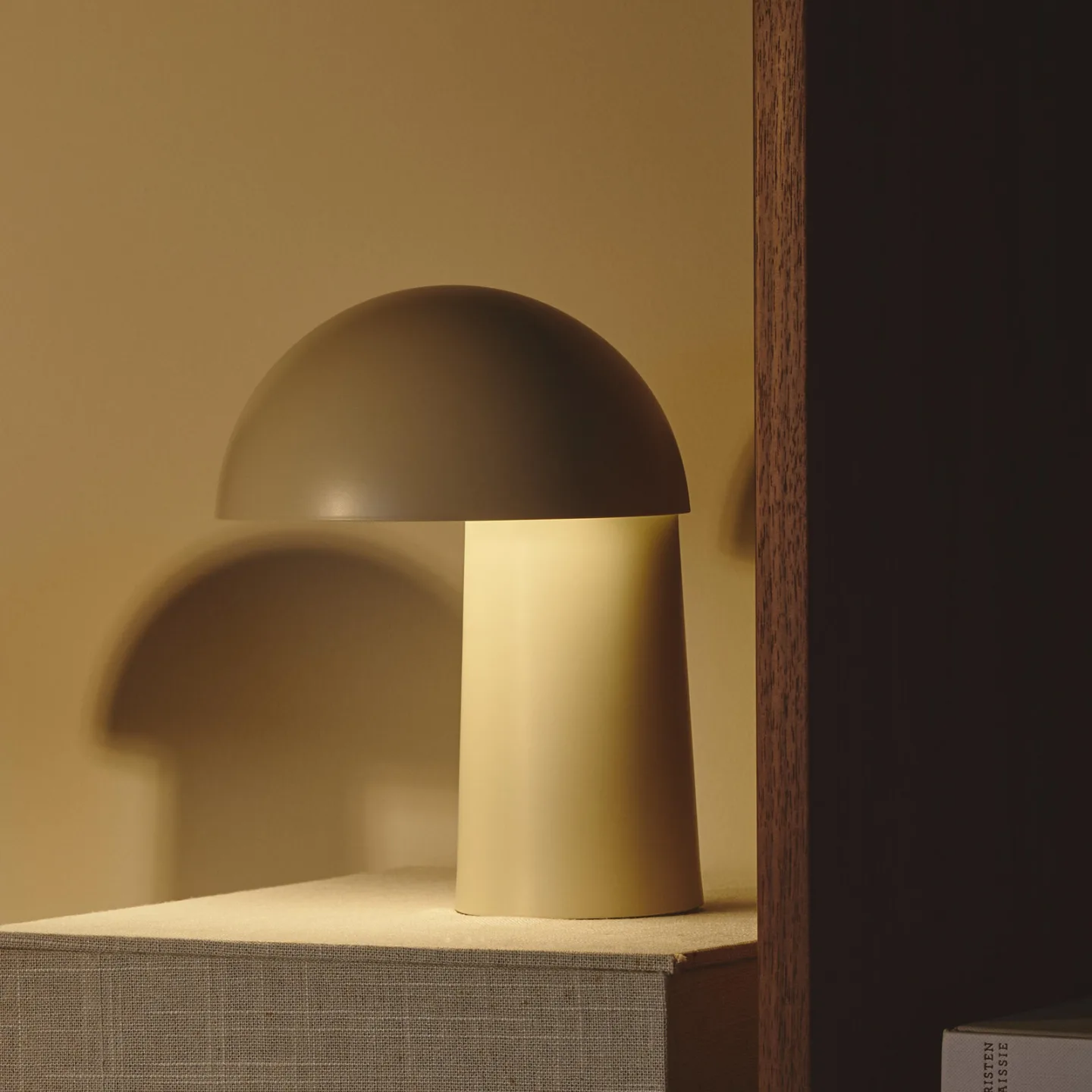 Faye bærbar bordlampe beige - DFTP Faye Portable DFTP by Nordlux - Stue - Skandinavisk - Metal - Med skærm