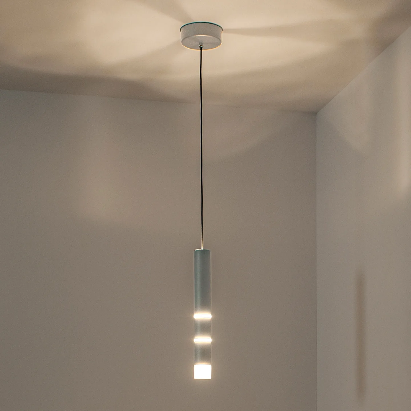 Vega LED-Hängeleuchte, ein Zylinder, alu - PURE - Wohnzimmer - Modern - Metall - Einflammig