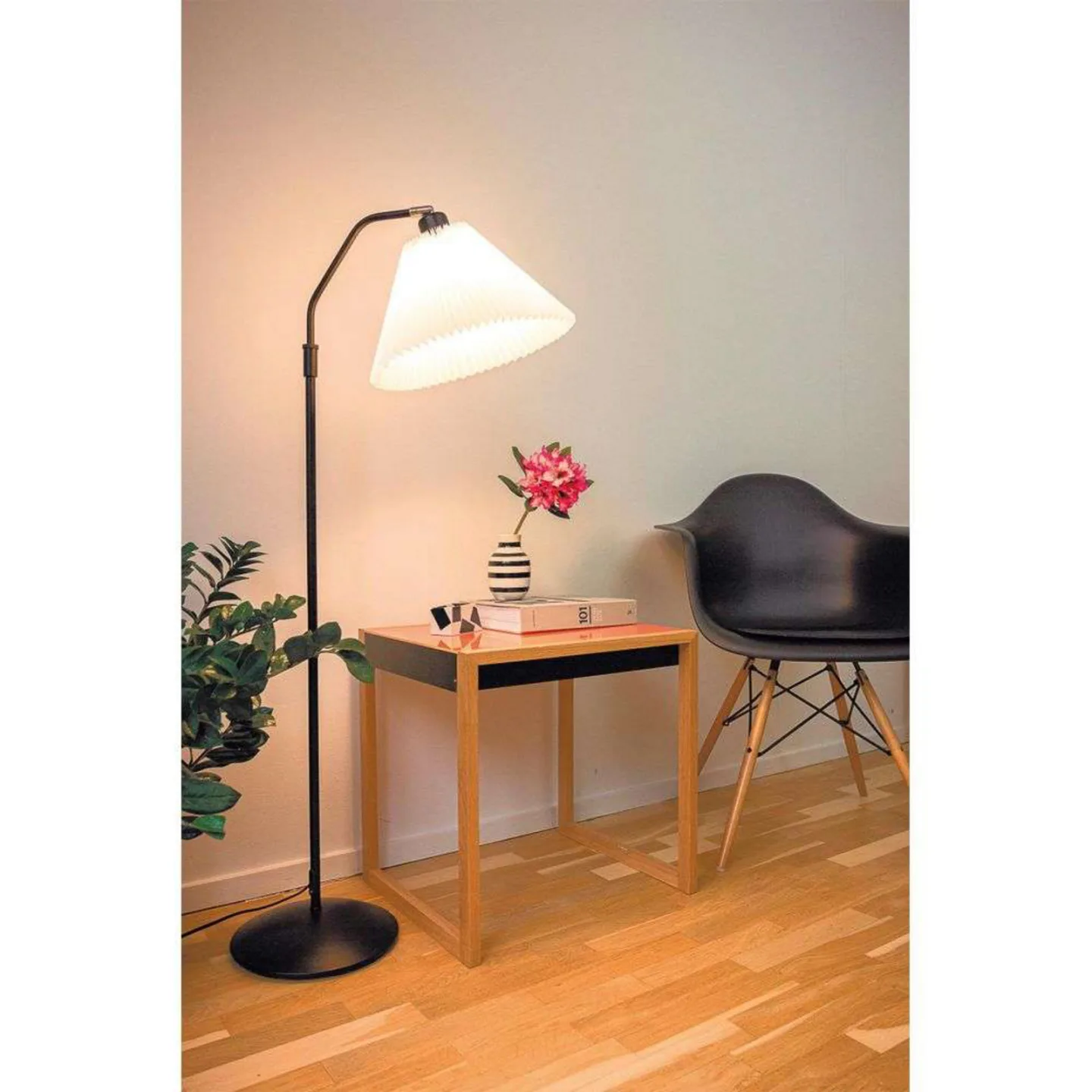 Berlin Gulvlampe Antique Brass - Halo Design - Stue - Metal