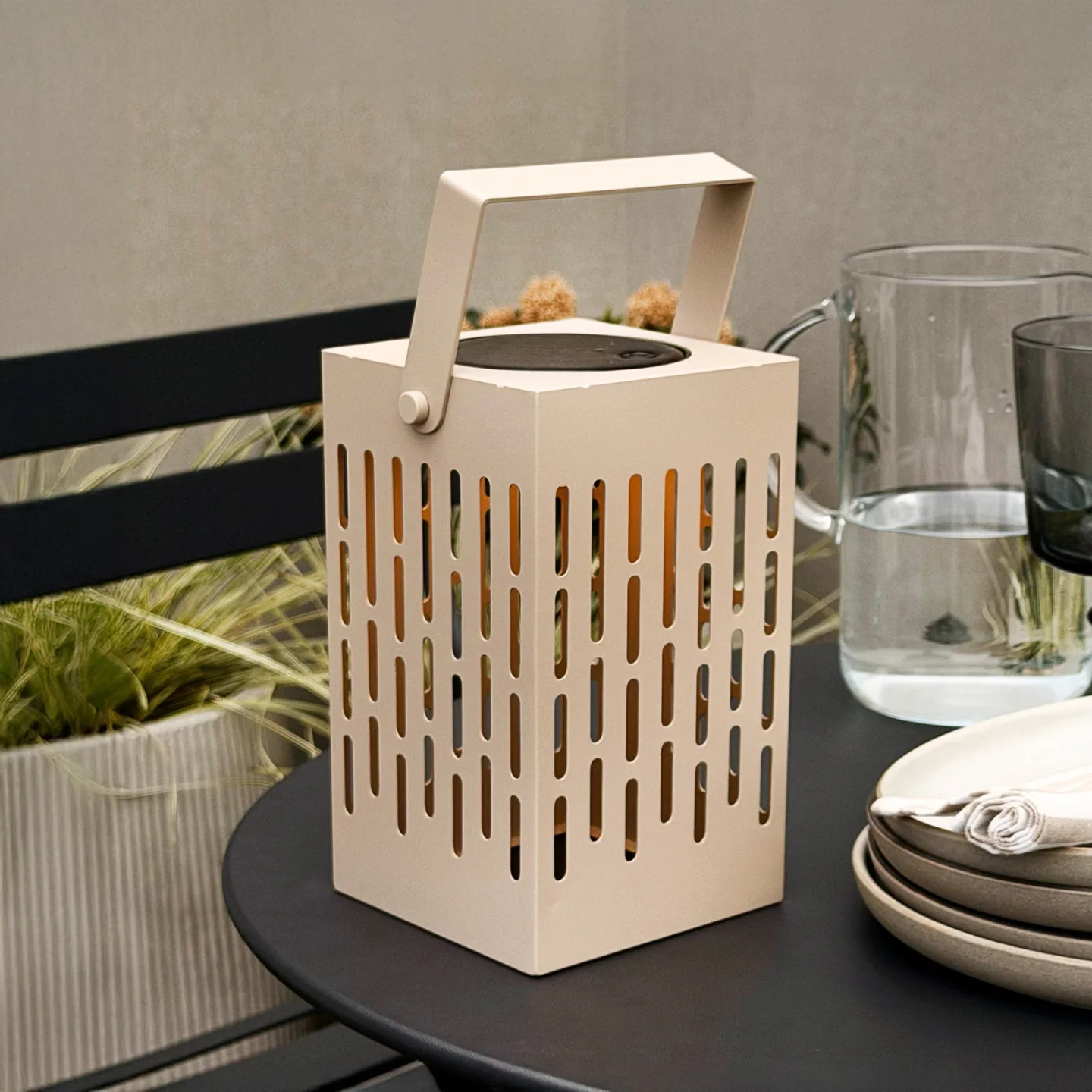 Luma LED-solcellelygte, beige, 20 cm, IP44 – Dyberg Larsen - Moderne - Metal - Med én lyskilde