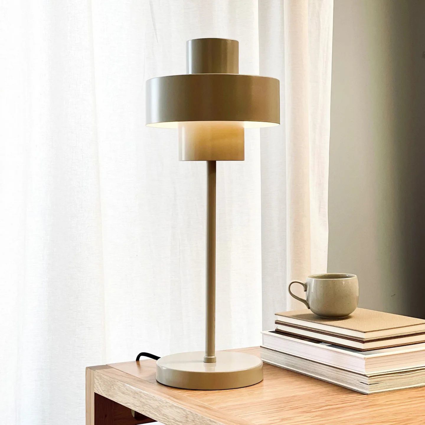 Stoke Bordlampe Grå - Dyberg Larsen - Stue - Design - Metal - Med skærm