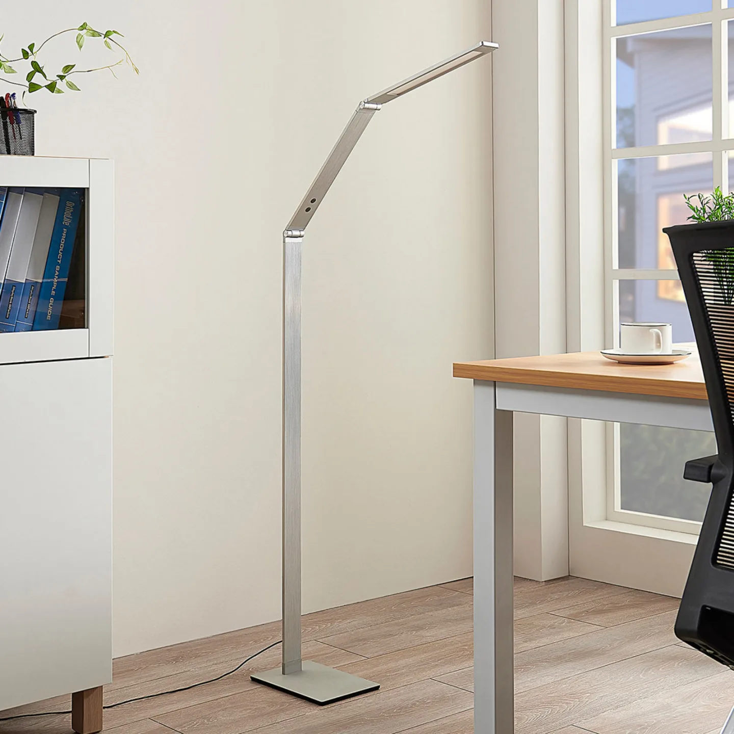 Nicano Stehleuchte Alu - Lucande - Arbeitszimmer / Büro - Modern - Metall - Eckig
