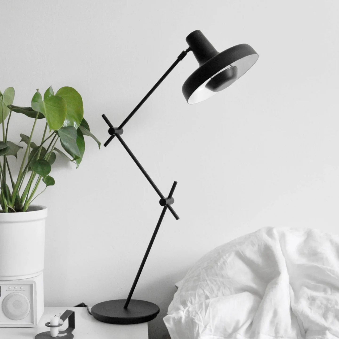 Arigato Bordlampe Sort - Grupa - Stue - Metal - Rund