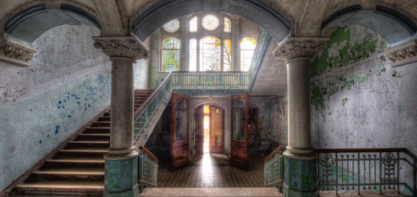 image LAND Alubild Lost Place Treppenhaus 3 | Schubiger Möbel